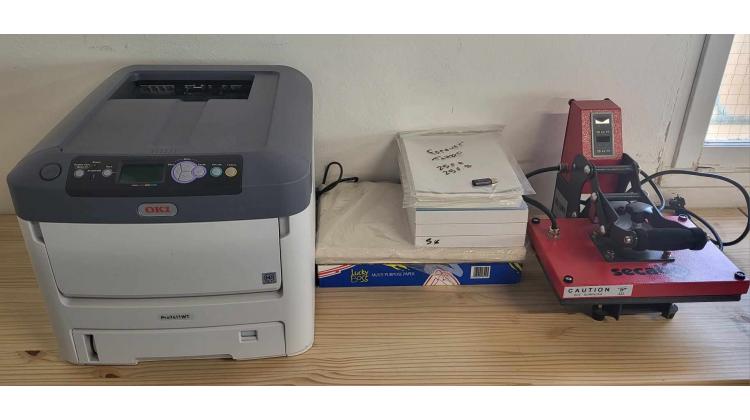 Imprimante OKI Pro7411WT comme neuve + presse