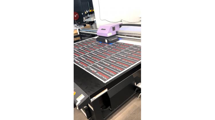 Mimaki JFX200 UV  – CMYK + Blanc + Vernis