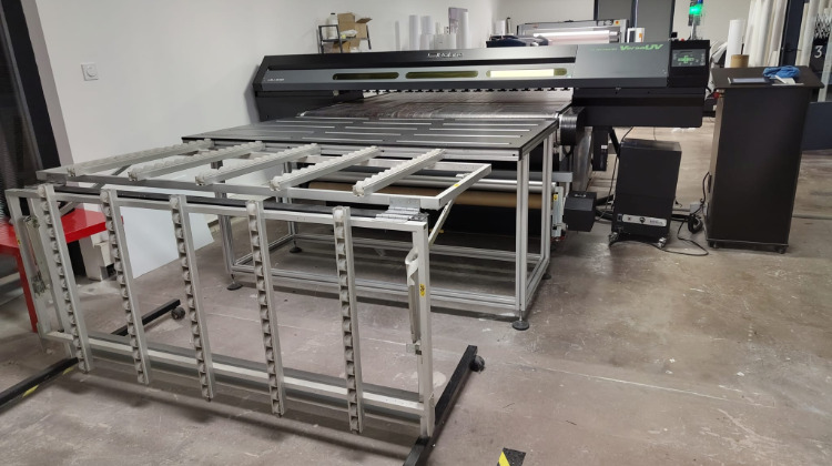 Roland UV LEJ640 hybride convoyeur + 2 tables + bofa