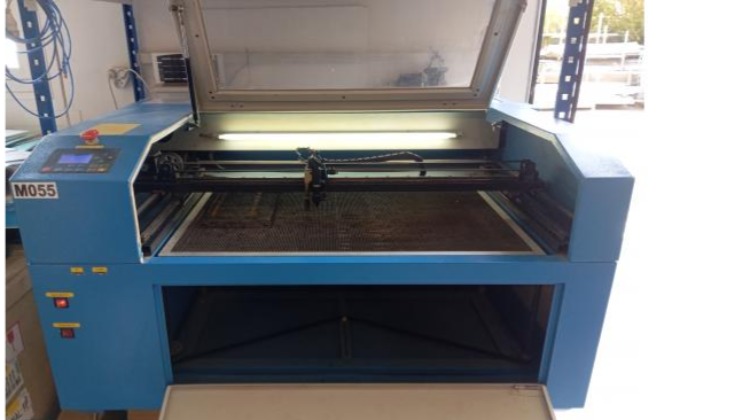 Machine gravure et découpe laser Triumph 60W CO2 900x600