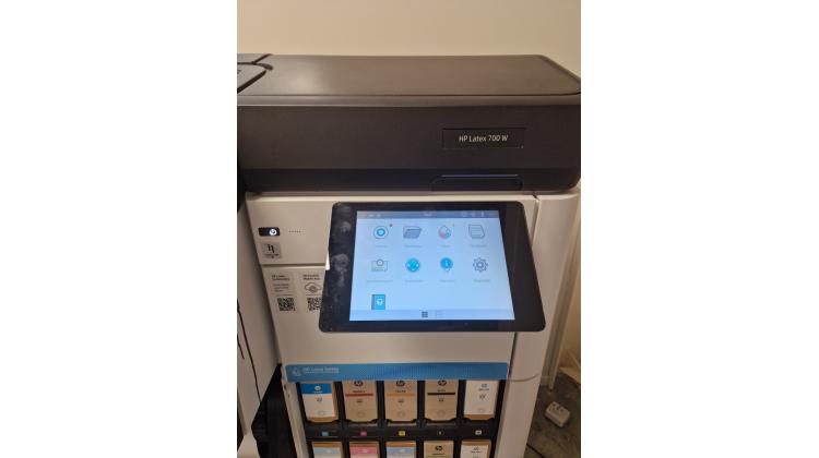 HP 700 W - Latex - 162 cm