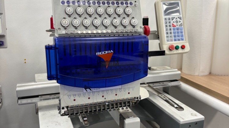 Brodeuse Ricoma 1 tête 12 couleurs