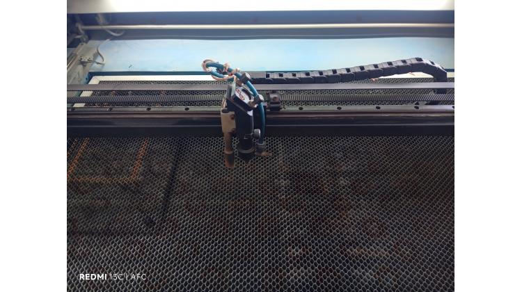 Machine gravure et découpe laser Triumph 60W CO2 900x600