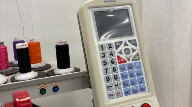 Brodeuse Ricoma 1 tête 12 couleurs
